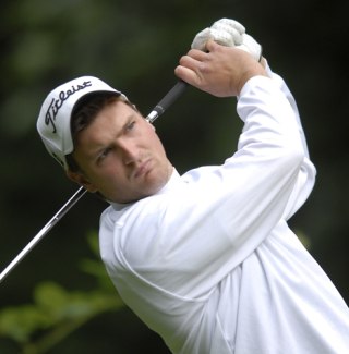 Matt Cowell ... hole in one en route to tournament win at Lake Padden.