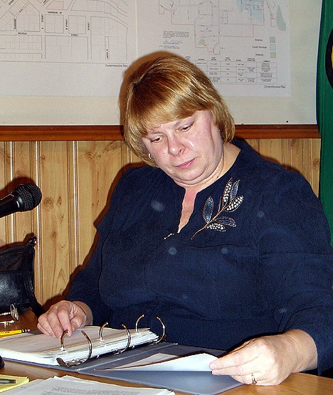 Carrie Brooks Dean Of The Friday Harbor Town Council Resigns