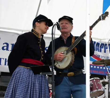 Dr. Michael Cohen performs with Darlene Wahl at the Kiwanis Club's Pig War Picnic