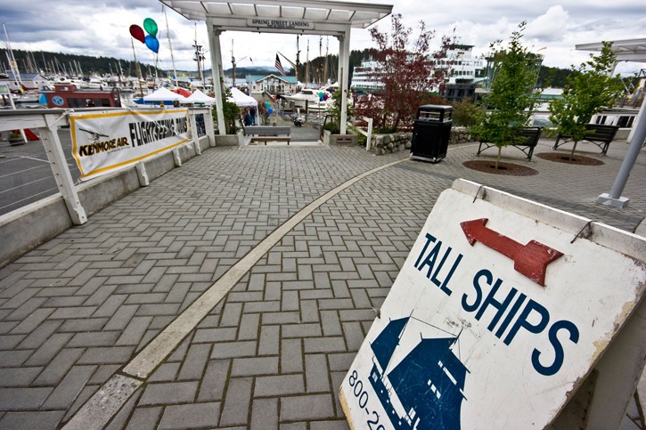 A sign pointing toward the Port of Friday Harbor’s “Spring Splash.'