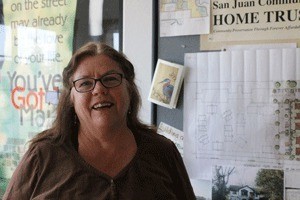Home Trust executive director Nancy Devaux announces retirement