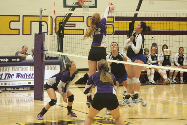 The volleyball team lost to La Conner Oct. 15