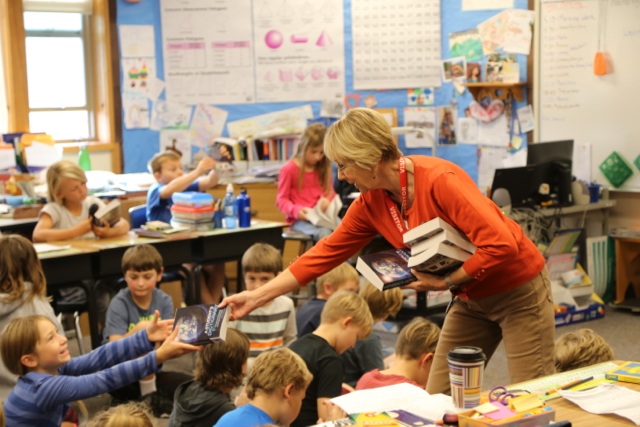 Rotary Club of San Juan Island presents dictionaries