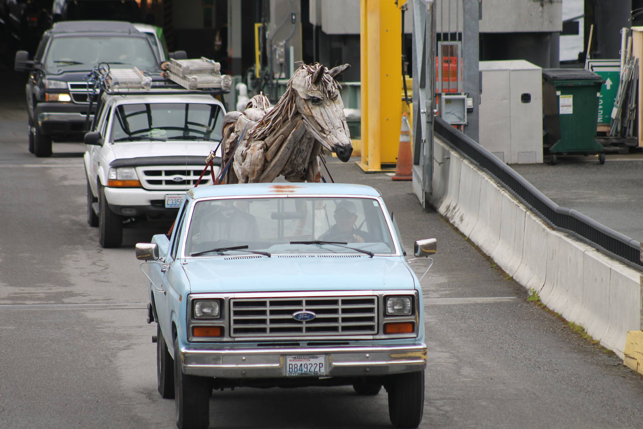 Bow, Washington artist drives driftwood horse to sculpture park