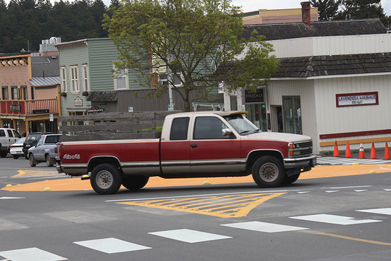 Drivers learn to use new Friday Harbor roundabout | Update