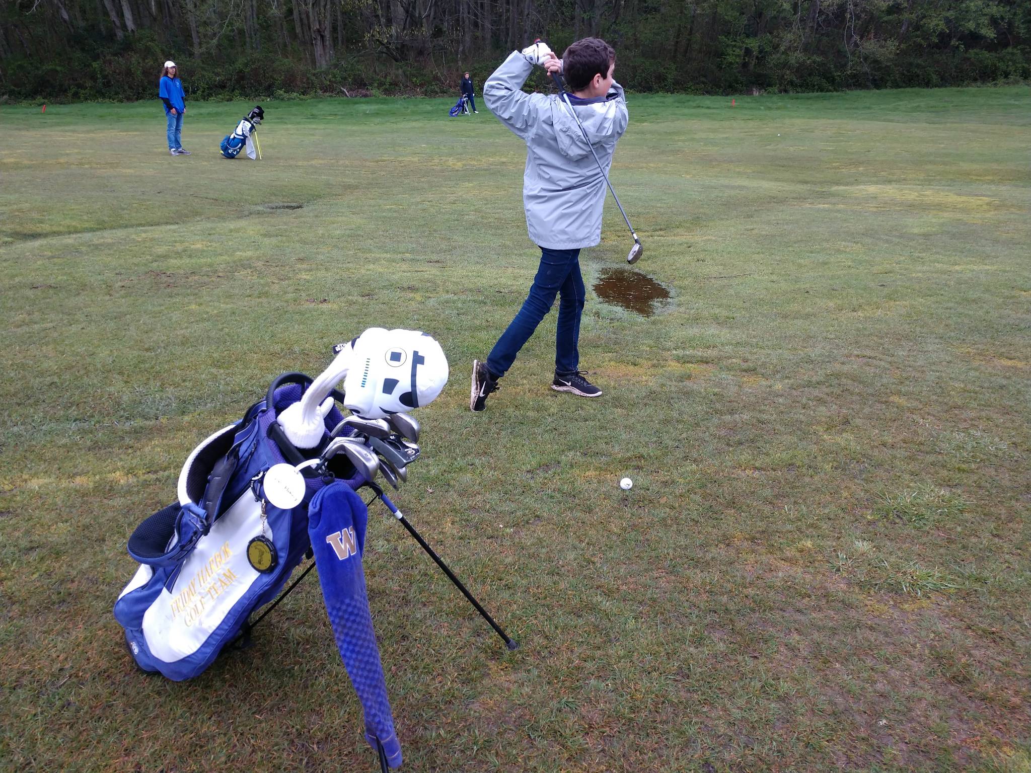Golf team ties with Mount Vernon in mid-season home game