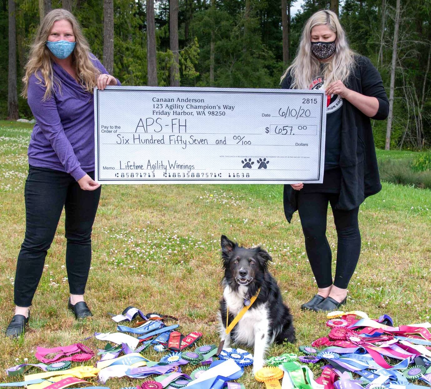 Canine champion donates winnings to pet food pantry program