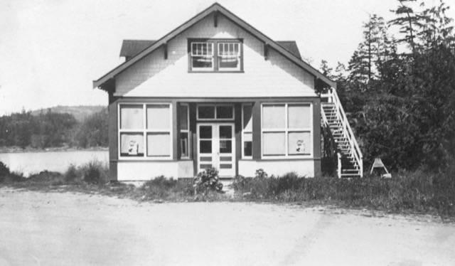 The Shaw Store in the 1930s, before the upstairs was converted into an apartment. Photograph used with permission from the Shaw Island Historical Society.