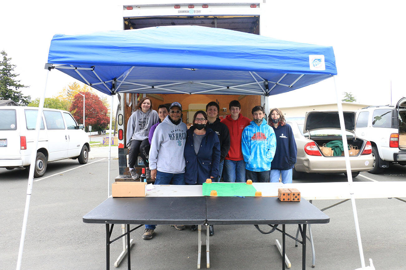 Sienna Boucher/staff photo
<em>All the volunteers lined up. </em>