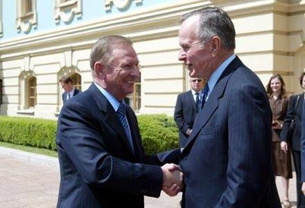 Contributed photo
Former President George Bush shaking hands with Ukrainian President Kuchma, Necia Quest to the right