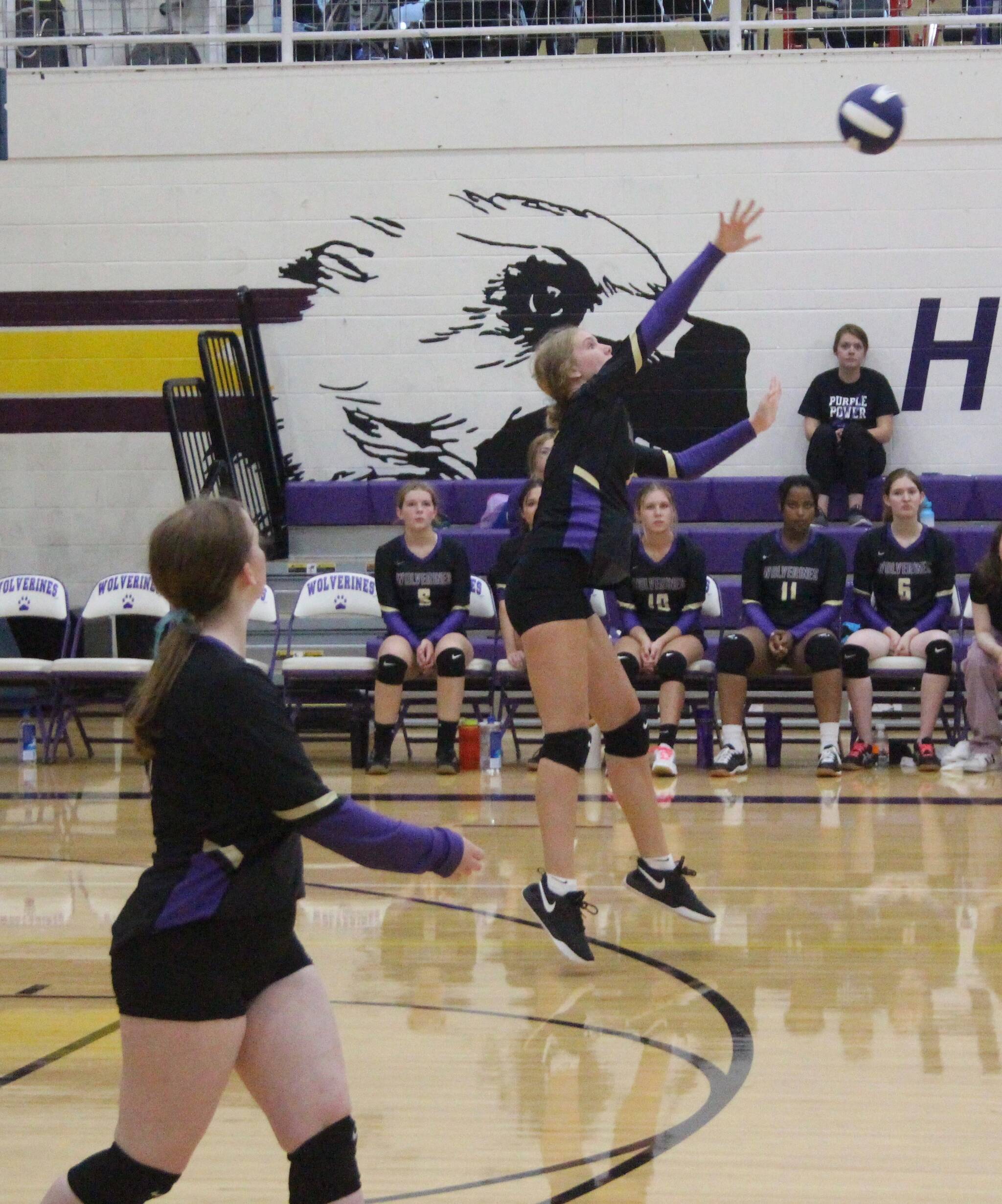 Heather Spaulding \ Staff photo
Esme Smith powers the ball over the net.