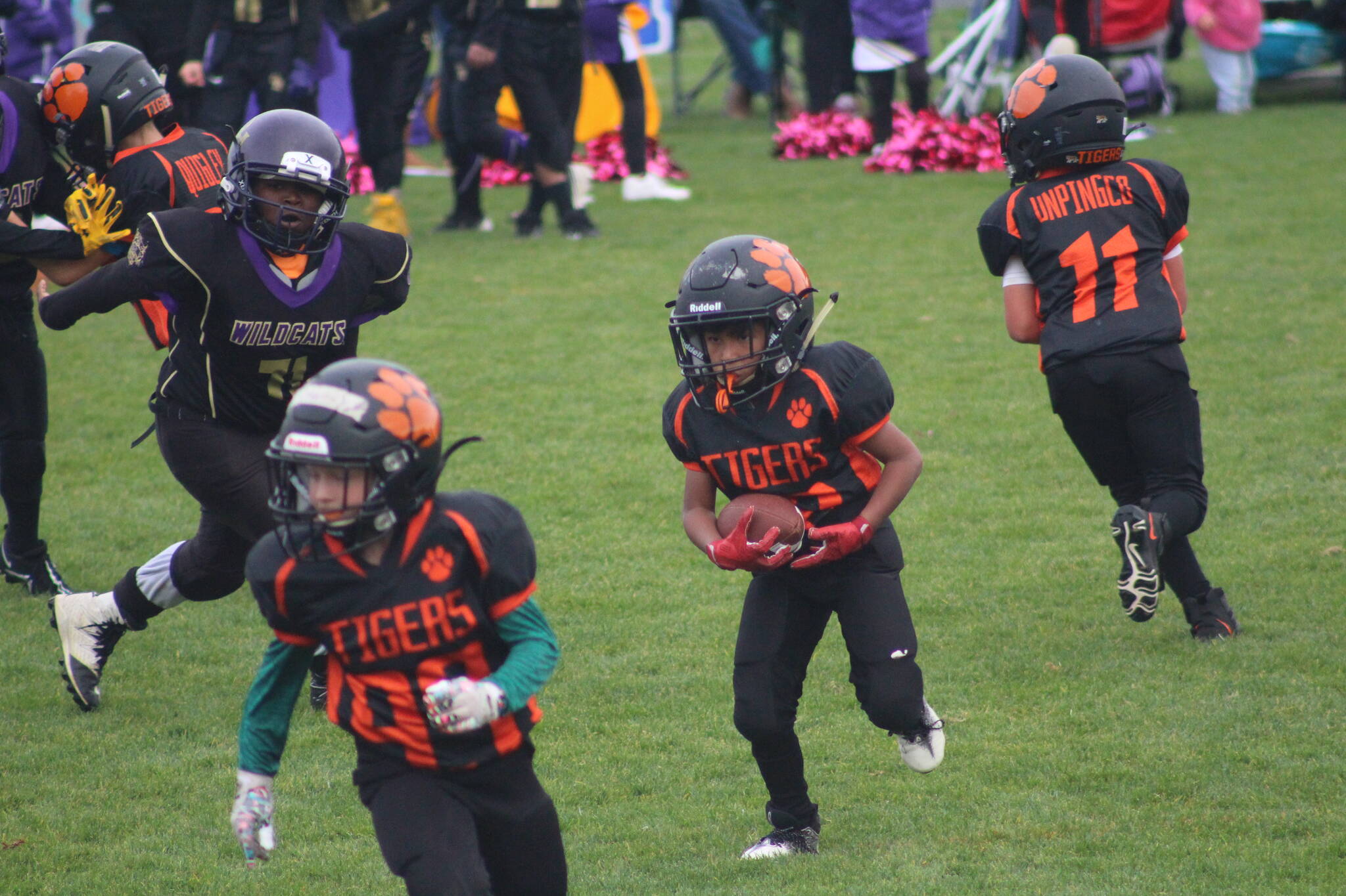 Heather Spaulding \ Staff photo
Pee Wees run to make a touchdown.