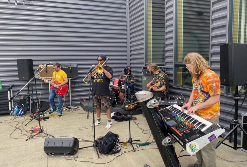 <p>Staff photo / Isabel Ashley </p>
                                <p>Ska Island performing at the SJI Brewery for the Great Island Clean-Up</p>