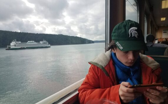 Darrell Kirk photo.
A ferry passenger passes the time.