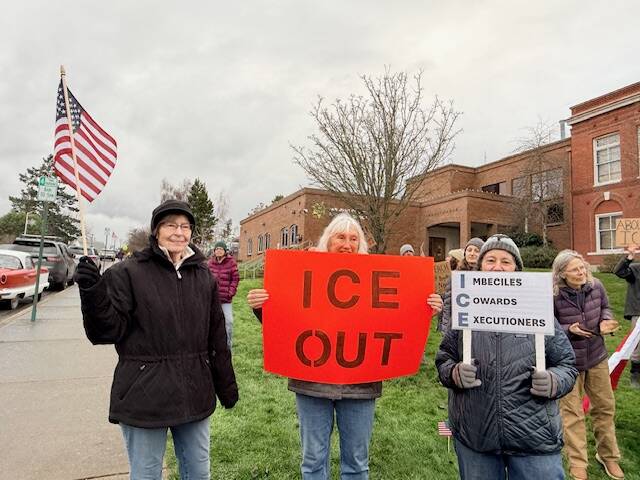 Heather Spaulding \ Staff photo
A group of protesters encouraging defunding ICE.