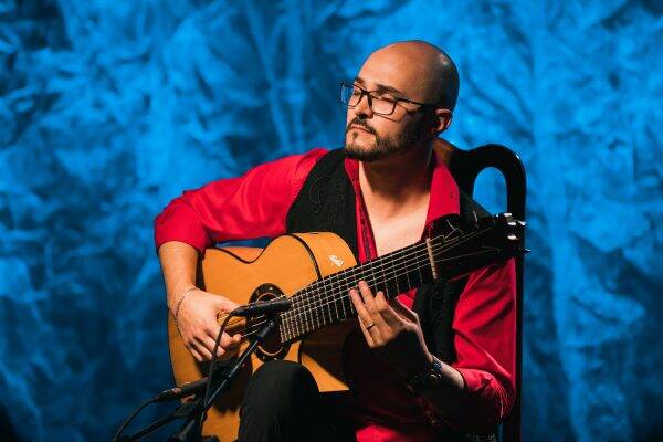 Where Italy meets Brazil: Guitarist Diego Salvetti comes to the islands