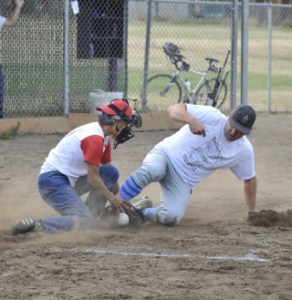Sea Slugger Aimee Urata catches the throw