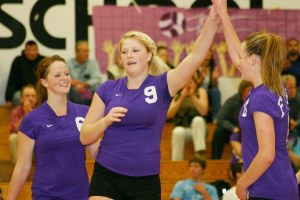 Senior Zoe Lariviere (9) is congratulated on a kill by