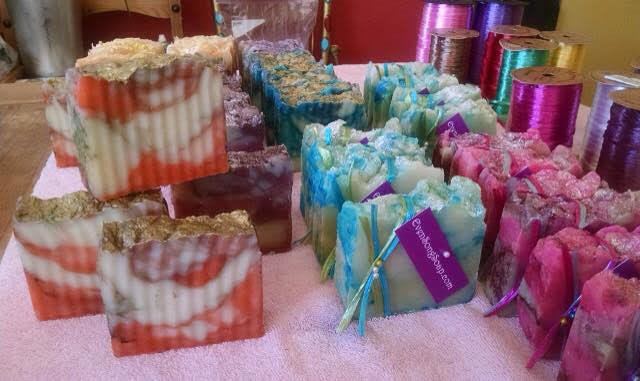 Fund young artists at the holiday market