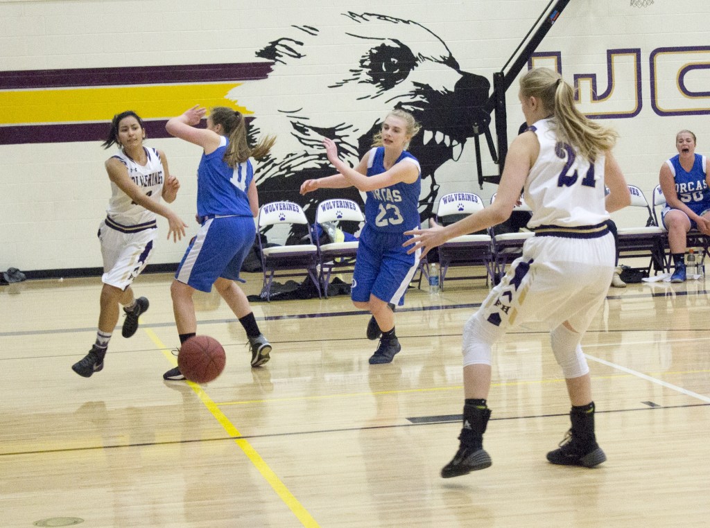 Staff photo/Greg Sellentin                                Alexa Mora bounce passes under the hoop to Hayden Mayer.