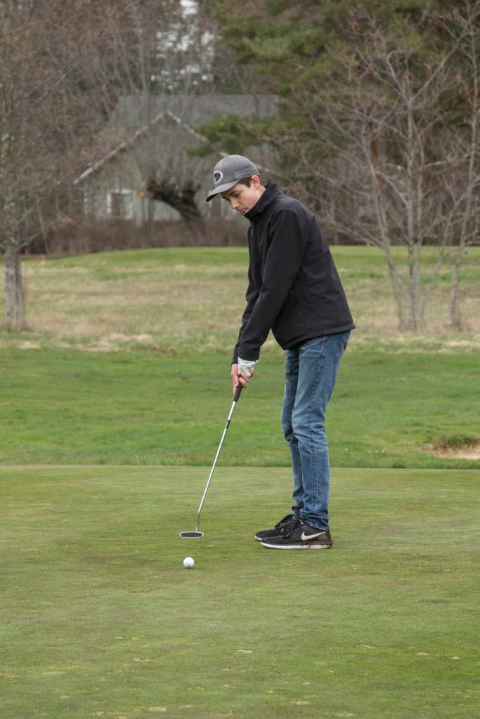 Wolverine golfers host Orcas