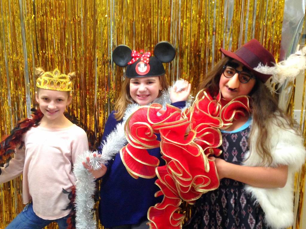 Contributed photo/Island Rec                                Participants from previous years event pose in the camera booth.