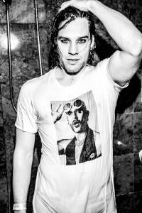 Burlesque troupe Mod Carousel returns to San Juan Island