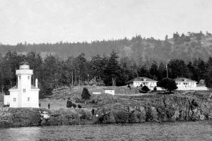 Contributed images/lighthousefriends.com                                The Lime Kiln Lighthouse in 1929, with keepers dwellings to the right.