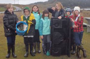 Spring Street students clean San Juan Island beaches