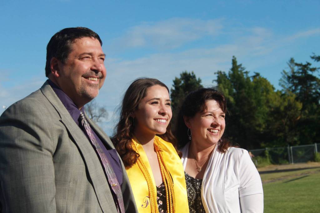 Staff photo/Heather Spaulding. Graduate Kianna Woods with her family.