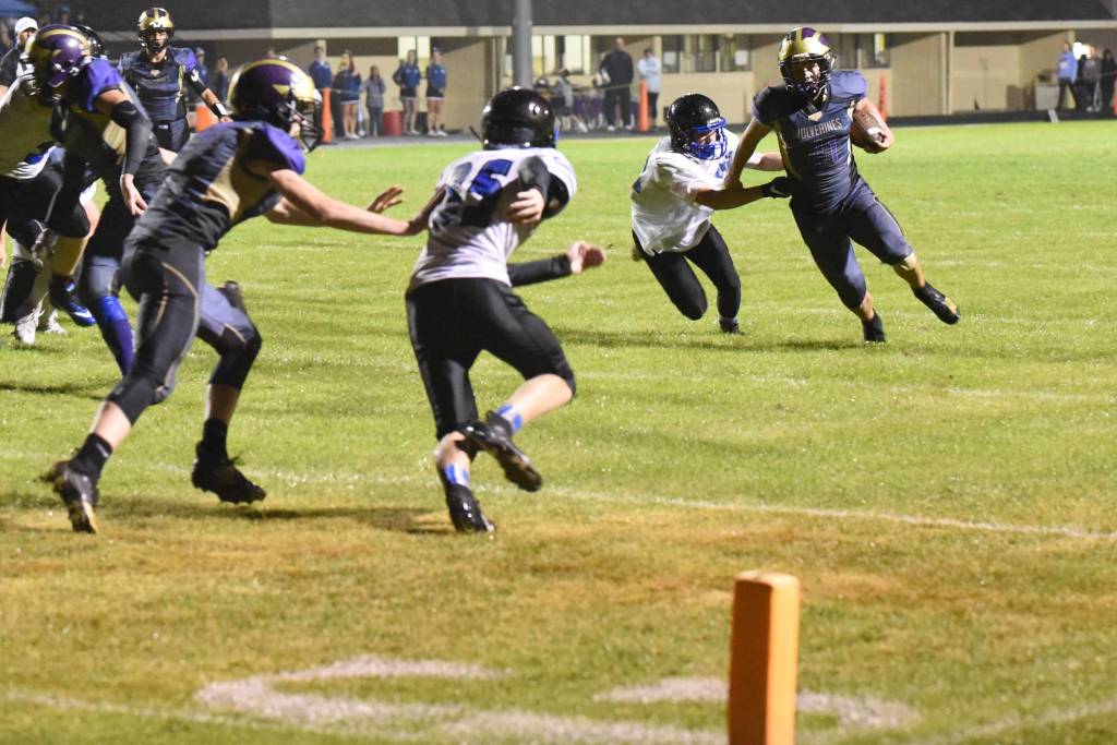 Contributed photo/John Stimpson                                No. 41, Emeron Geiser, races for the goal line.
