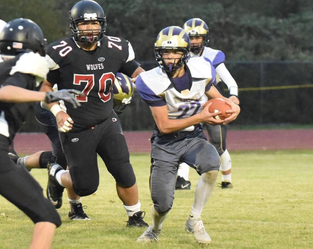 Contributed photo/John Stimpson                                Wolverine Kyson Jackson scrambles for big yardage on the sweep.