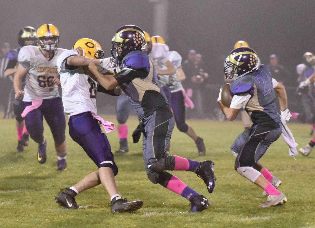 Contributed photo/John Stimpson                                Brian Wolf leads the way for Kyson Jackson on a kick-off return.