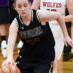 Wolverines boys basketball beat Wolves, girls lose by 2