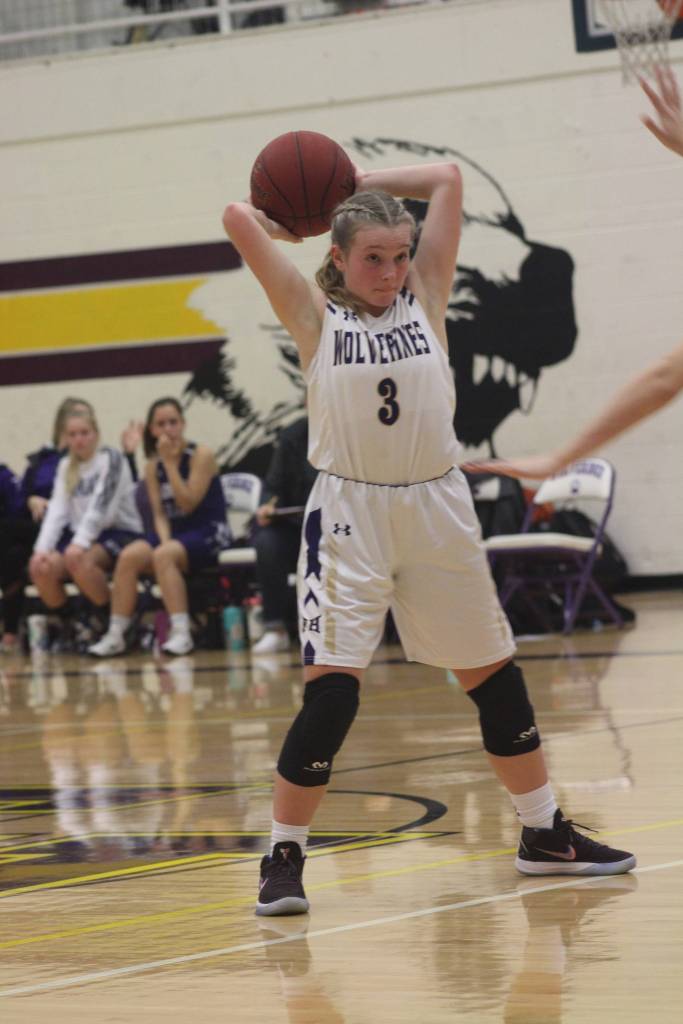 Wolverines basketball teams fall to the Pioneers