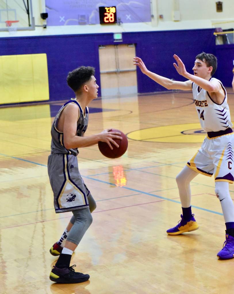 Contributed photo/John Stimpson                                Miles Williamson starts the offensive play.