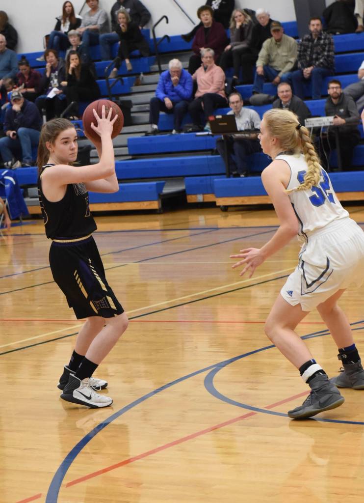 Contributed photo/ John Stimpson                                Rachel Starr looks for an open player.