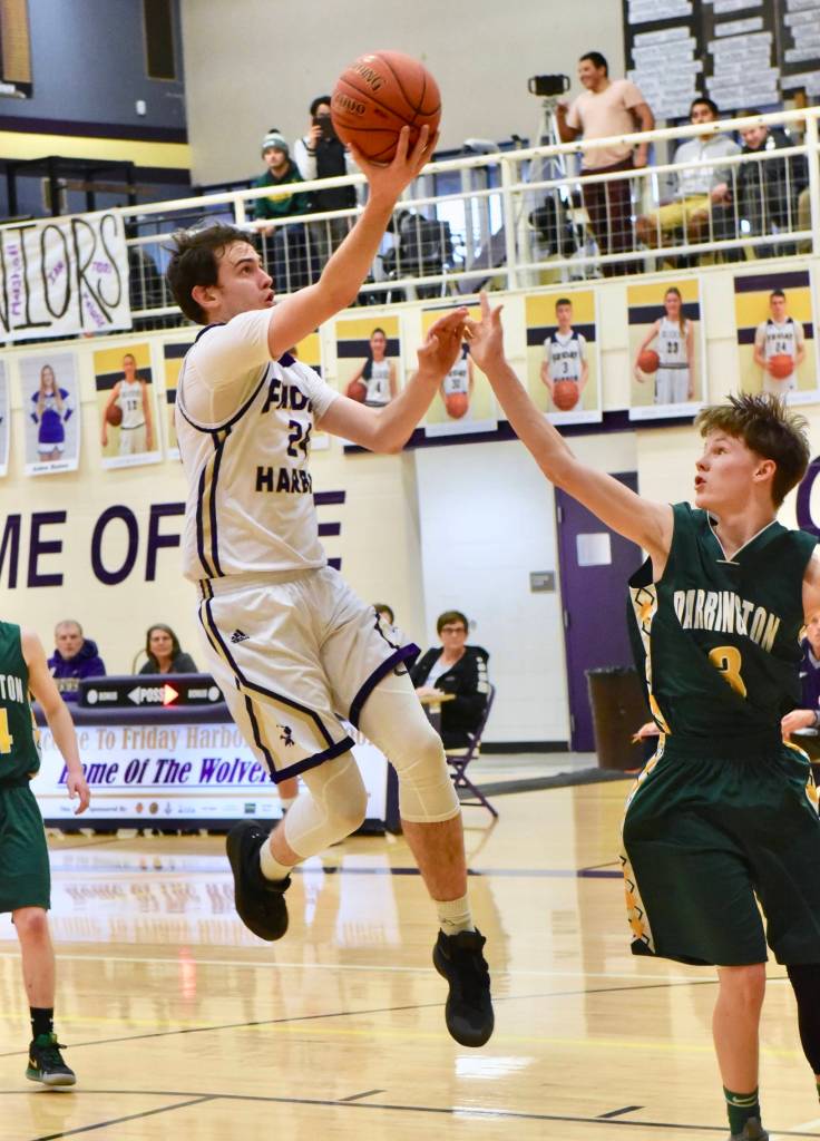John Stimpson photo / Kyle Mapstead lays up for two points.