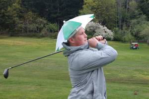Golf team ties with Mount Vernon in mid-season home game