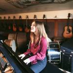 Island singer-songwriter Emree Franklin gets career advice from veteran musician Sheryl Crow