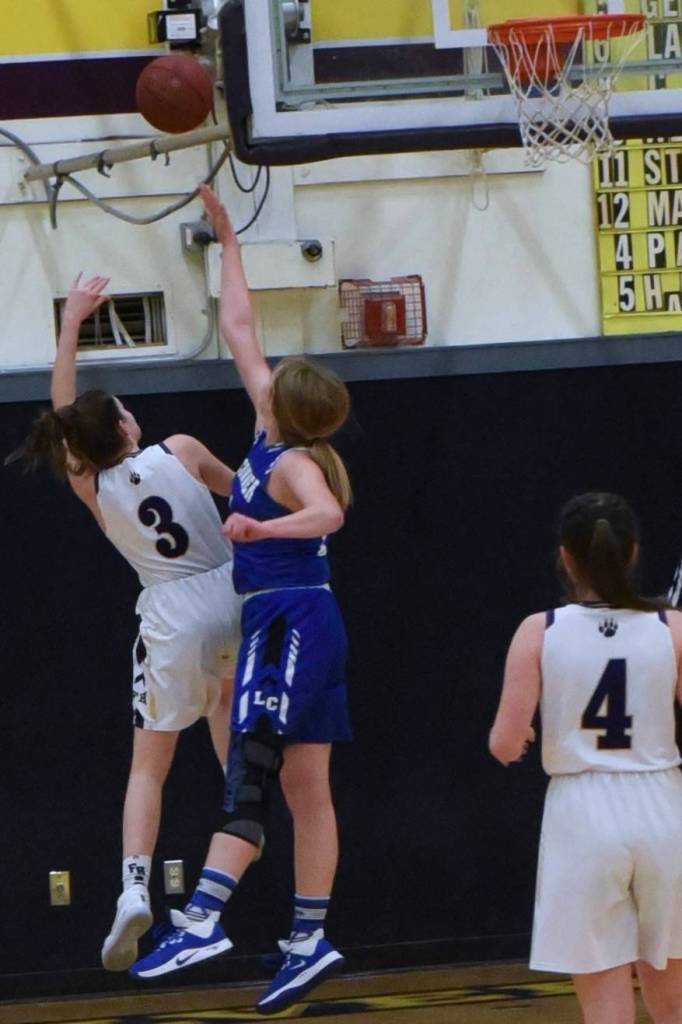 Rachel Starr drives in close for a two-point lay in. (John Stimpson/contributed photo)