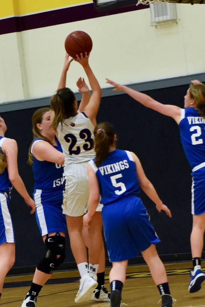 Alex Holman in close for a two-point lay in. (John Stimpson/contributed photo.)
