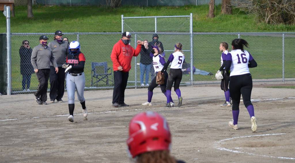 Ellee Perkins getting the out at third base. (Jennifer Ayers photo)