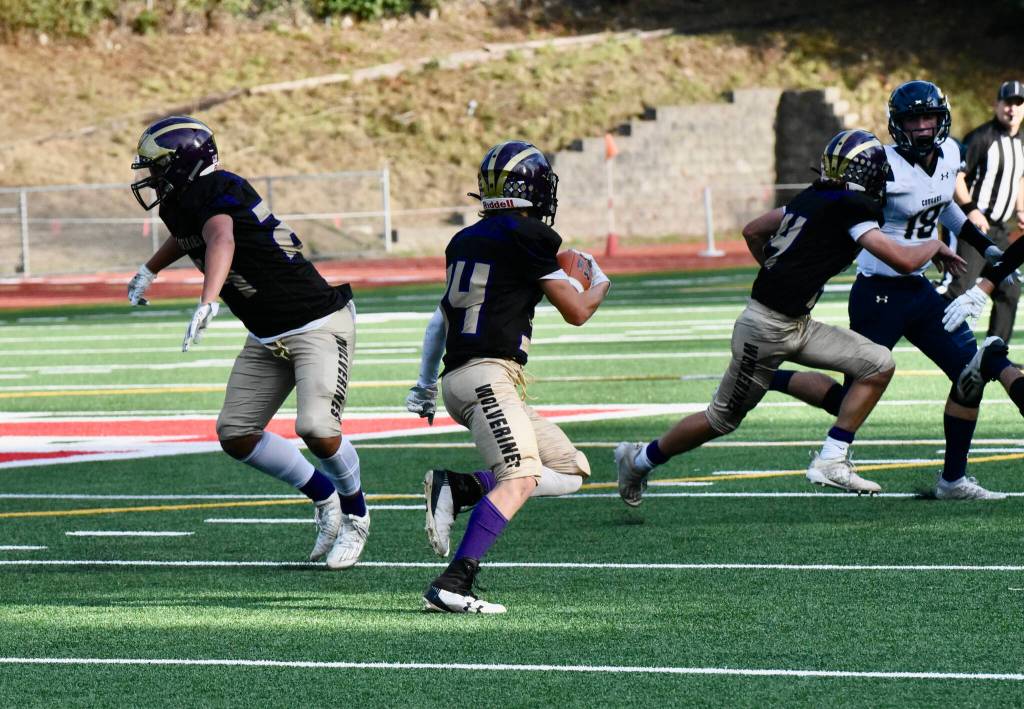 Wolverine Whiley McCutcheon, #34, on his way for a big gain in yards. (John Stimpson photo)