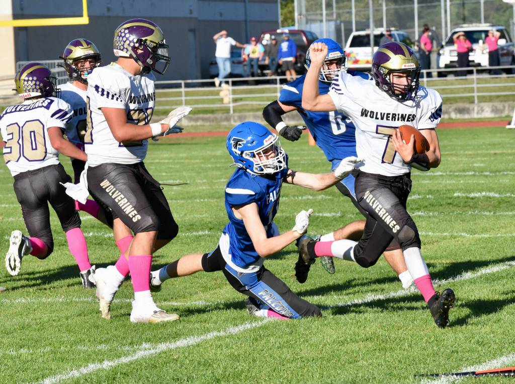 Wolverines Dylan Roberson, #7, picks up yardage on a punt return. (John Stimpson photo)