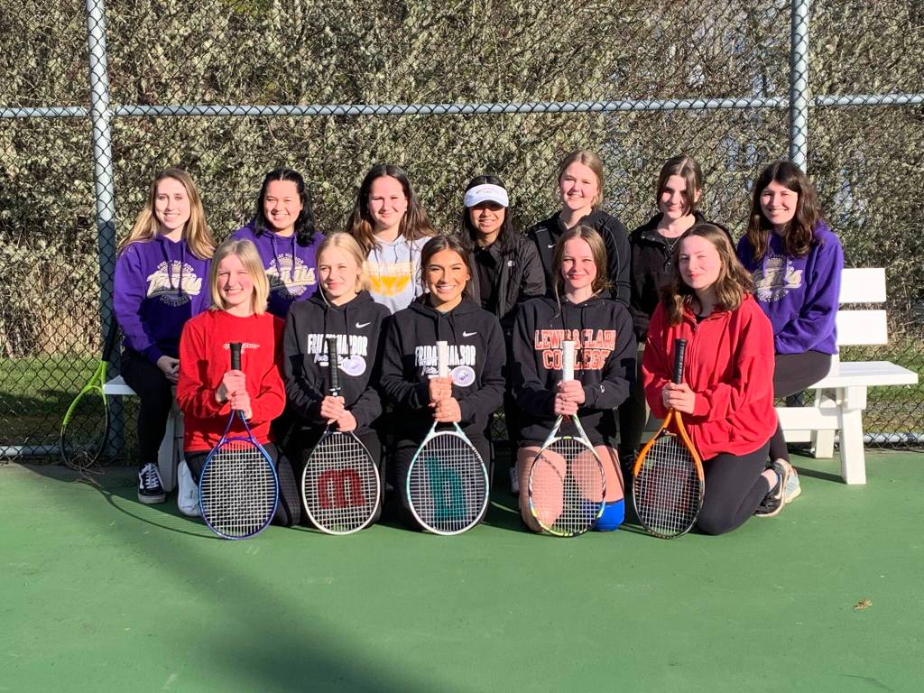 Heather Spaulding/Staff photo
Girls tennis team, back row L-R: Emilie Mason, Lillie Gamez, Eleanor Rollins, Eva Sanabria, Lucy Martin, Phaedra Nielson, Amelia Eltinge. Front row L-R: Annabelle Mountford, Isabella VanderYacht, Lilli Turnbow, Betty Ferber, Meg Carrier.