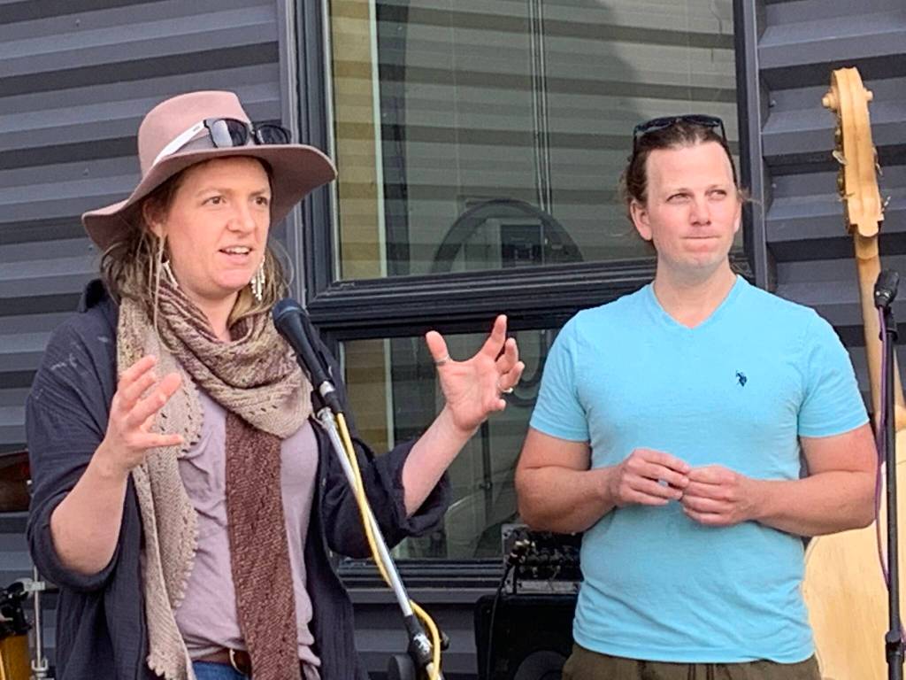 Heather Spaulding/ Staff photo
Francis Roberts awarding RP Oats