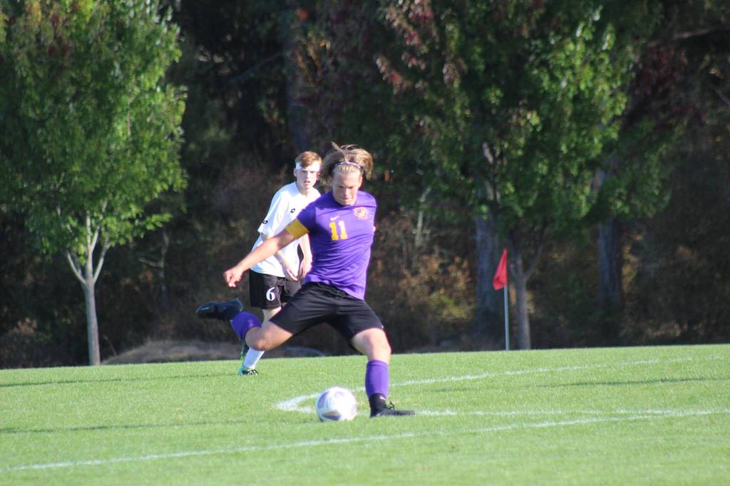 Heather Spaulding / Staff photo
Jonah Parsons kicking the ball downfield.