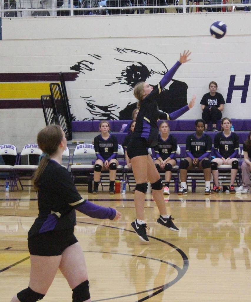 Heather Spaulding \ Staff photo
Esme Smith powers the ball over the net.