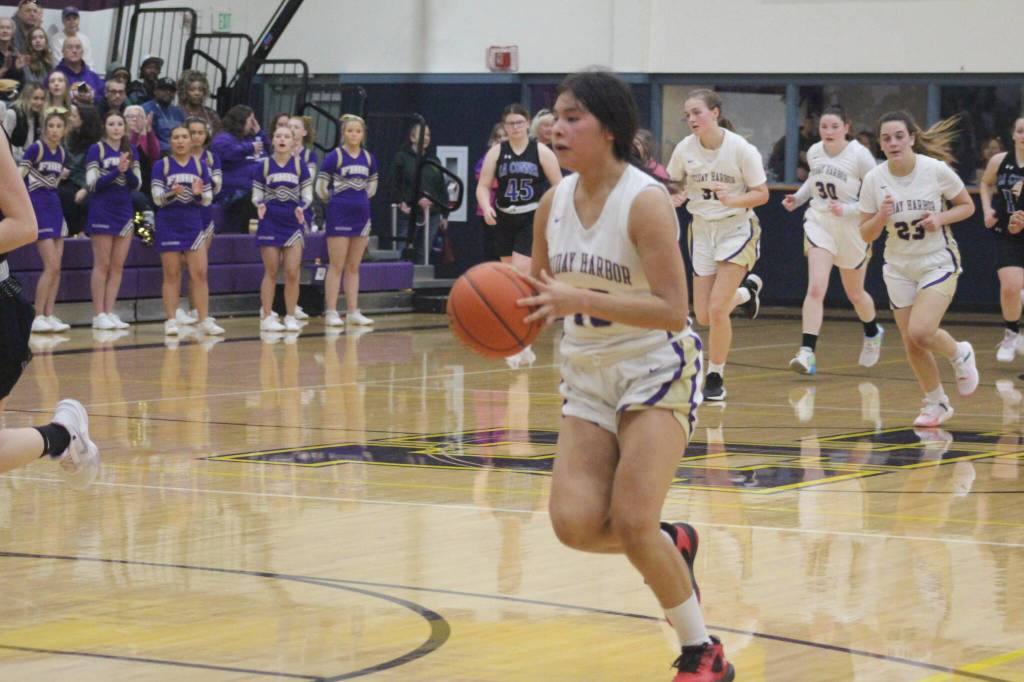 Heather Spaulding \ Staff photo
Perla Garcia-Sanabria taking the ball down the court.